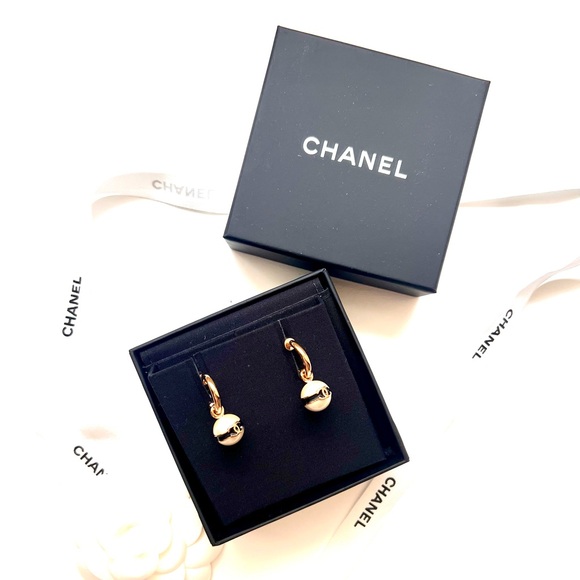 🔥CHANEL Pearl Drop Earrings - Picture 3 of 7
